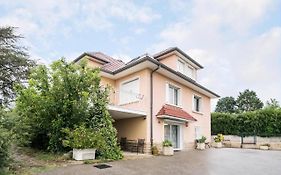Appartement Independant En Maison A 15 Min De Lyon